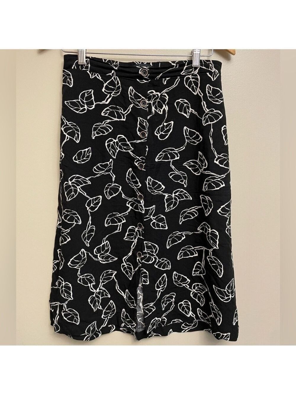 Reitmans Leaf Skirt Size 2